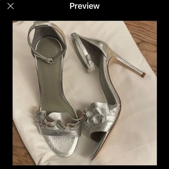 JOIE SILVER LEATHER RUFFLED FRONT SANDALS.… - Picture 5 of 8